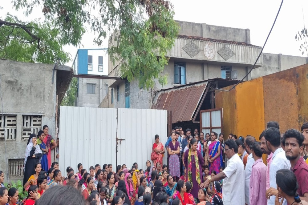 फॉरेवर कंपनीत स्थानिक आणि परप्रांतीय कामगारांच्या पगारात तफावत; सोलापुरात ५०० कामगारांचं आंदोलन 